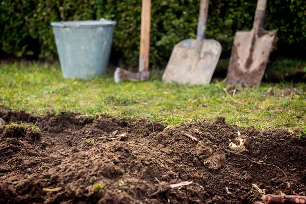 Gartengeräte, Garten- und Landschaftskonzept — Stockfoto