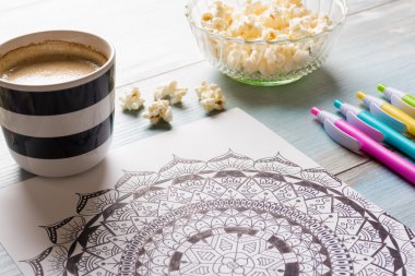 Yetişkin renklendirme kitaplar, yeni stres giderici eğilim