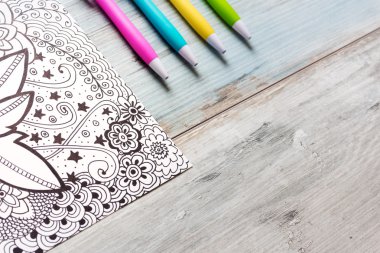 Yetişkin renklendirme kitaplar, yeni stres giderici eğilim