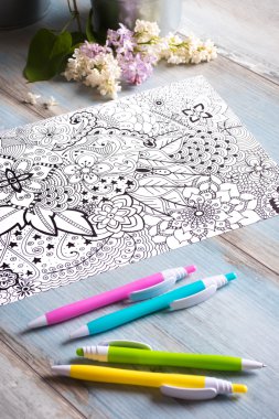 Yetişkin renklendirme kitaplar, yeni stres giderici eğilim