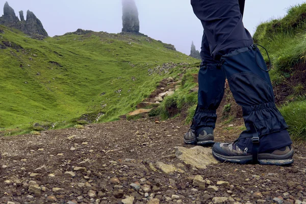 Man wearing trekking boots and gaiters walking to the Old man of Storr, Scotland — Stock Photo, Image