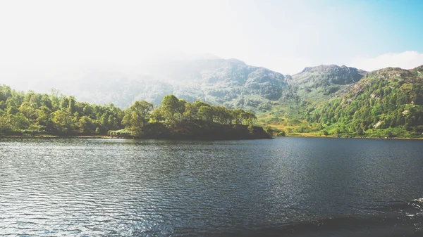 Impresionante paisaje, Loch Katrina, Highlands escocesas, Reino Unido — Foto de Stock