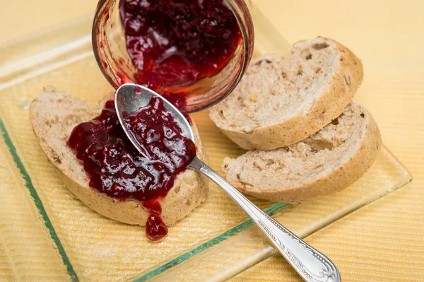 Delicious toast with jam on table close-up — Stock Photo, Image