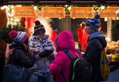 Edinburgh, İskoçya, Birleşik Krallık, 08 Aralık 2014 - Asya turizm SK