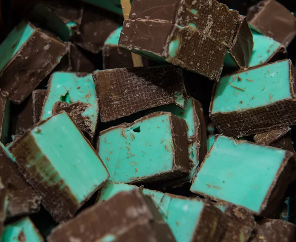 Cukierki czekoladowe, słodycze na wyświetlaczu — Zdjęcie stockowe