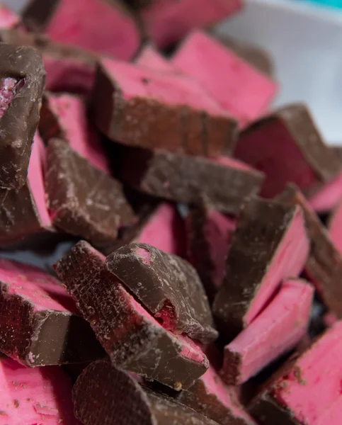 Dulces de chocolate, confitería en exhibición — Foto de Stock