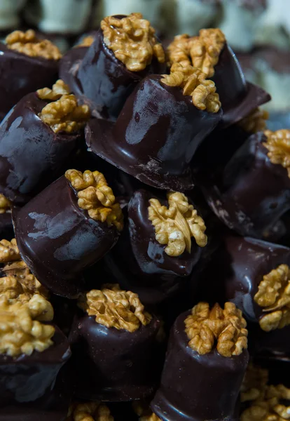 Doces de chocolate, doces em exposição — Fotografia de Stock