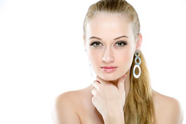 Yatay renkli görüntü. Güzellik Portresi. Beyaz arka plan üzerinde. Mükemmel taze cilt portre. Beyaz arka plan üzerinde izole. Saf güzellik modeli. Gençlik ve cilt bakım kavramı