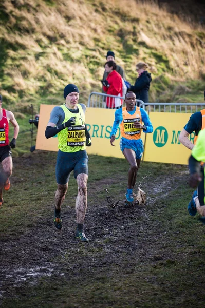 EDINBURGH, SCOTLAND, Reino Unido, 10 de janeiro de 2015 - atletas de elite competem no evento Great Edinburgh Cross Country Run. Esta corrida 4k Invitacional Masculina foi vencida pelo campeão do ano passado Garrett Heath dos EUA . — Fotografia de Stock