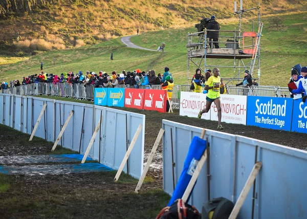 EDINBURGH, SCOTLAND, UK, January 10, 2015 - Japheth Korir of Kenya crosses the finish line in second place in the Men 's Invitational 4k race at the Great Edinburgh Cross Country Run . — стоковое фото