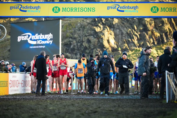 EDINBURGH, SCOTLAND, Regno Unito, 10 gennaio 2015 - inizio della Great Edinburgh Cross Country Run. Questa gara 8k degli uomini anziani è stata vinta dal campione dello scorso anno Chris Derrick degli Stati Uniti . — Foto Stock