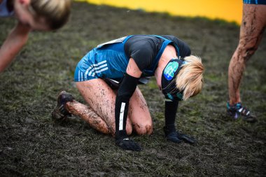 Edinburgh, İskoçya, Birleşik Krallık, 10 Ocak 2015 - elit sporcuların büyük Edinburgh çapraz ülke çalıştırmak sonra yorgun. Kadının 6 k yarış Emilia Gorecka tarafından kazanıldı.