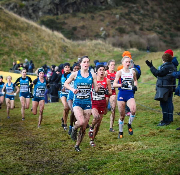 DINBURGH, SCOTLAND, UK, January 10, 2015 - elite athletes compete in the Great Edinburgh Cross Country Run. This Senior Woman's 6k race was won by Emilia Gorecka, GBR. — Stock Photo, Image