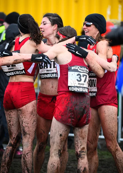 Edinburgh, Skócia, Uk, január 10, 2015-re - élsportolók kimerült, a nagy Edinburgh Cross Country futtatása után. Női 6 k race nyerte Emilia Gorecka. — Stock Fotó