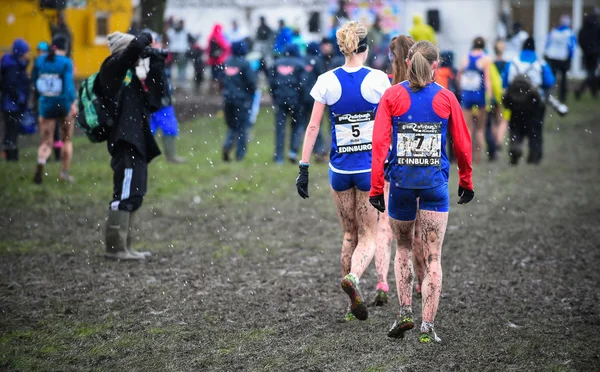 Edynburg, Szkocja, Uk, 10 stycznia 2015 - elity sportowców wyczerpany po wielkich Edynburg Cross Country uruchomić. Kobieta w 6 k wyścig wygrał Emilia Gorecka. — Zdjęcie stockowe