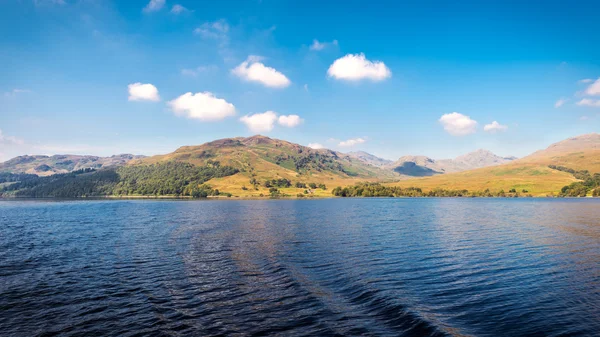 Impressionante paisagem, Loch Katrine, Scottish Highlands, Reino Unido — Fotografia de Stock