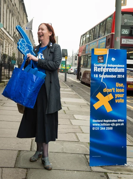 EDINBURGH, SCOTLAND, UK, September 18, 2014 - public expressing their opinion on independence during referendum day in Edinburgh — Stock Photo, Image