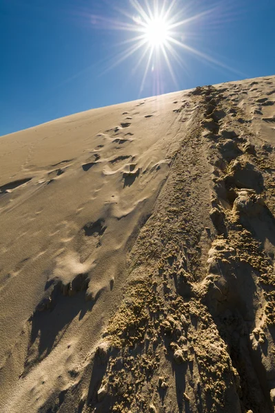 在摩洛哥撒哈拉沙漠，沙丘的脚印 — 图库照片