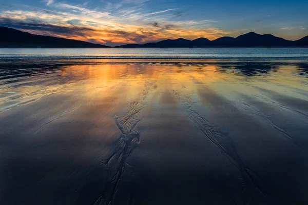 Wspaniały zachód słońca na plaży. Luskentyre, wyspa Harris, Szkocja — Zdjęcie stockowe