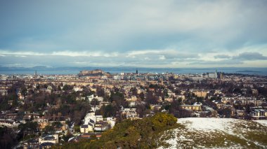 Edinburgh panorama, kale ve firth ileri gibi kar kaplı