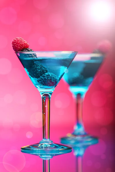 Colorful cocktails garnished with berries — Stock Photo, Image