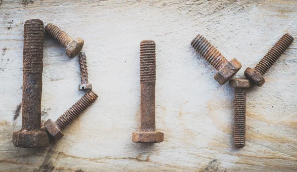 DIY composta de velhos parafusos enferrujados . — Fotografia de Stock