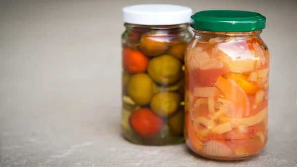Jars of organic pickled vegetables. Marinated food. Clean eating concept — Stock Photo, Image