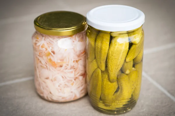 Jars of organic pickled vegetables. Marinated food. Clean eating concept — Stock Photo, Image