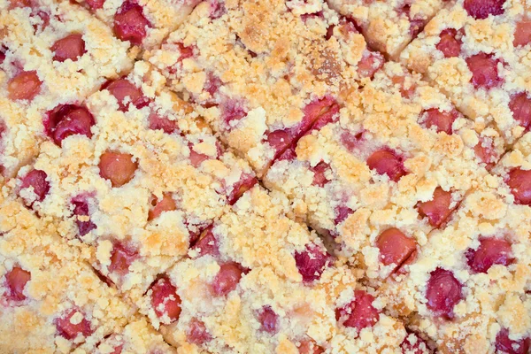 Sweet homemade cherry pie with crumble — 图库照片