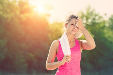 Çekici Bayan koşu sonra bir mola