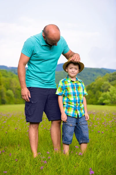 Conceito de tempo feliz pai e filho — Fotografia de Stock