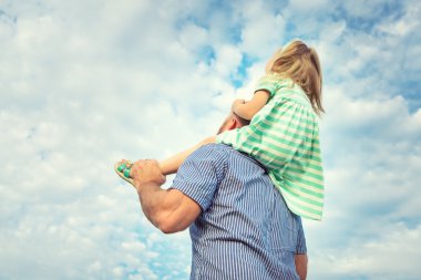 Çok güzel kızı ve babası portre, mutlu bir aile, gelecekteki kavramı