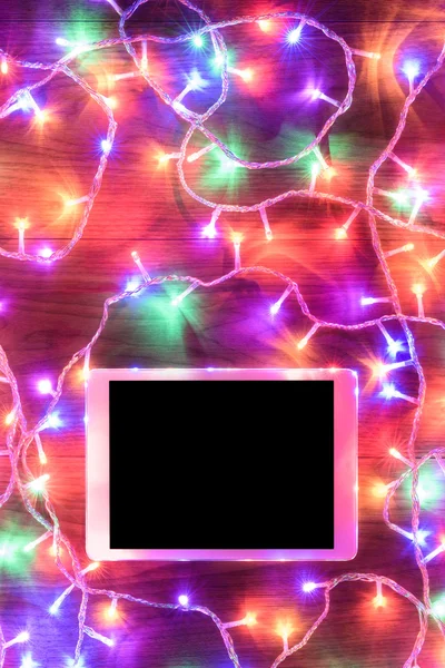 Вид зверху з цифровим планшетом і різдвяними вогнями, концепція онлайн-покупки — стокове фото