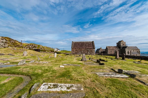 Iona Abbey, heliga ön Iona i Skottland, nunnekloster, kyrkan och kyrkogården — Stockfoto