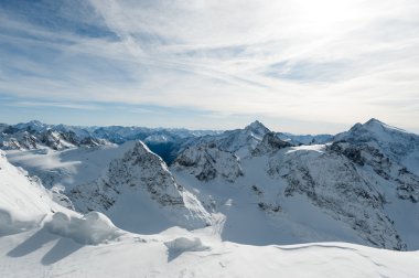 Sahne kar kaplı dağlar vadi Titlis, Engelberg, İsviçre