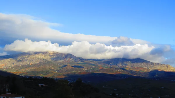 Nubes sobre valle —  Fotos de Stock