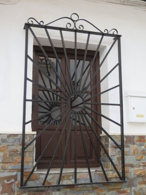 demir çubuklarla penceresi