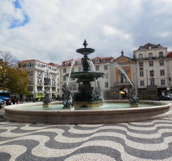 Brunnen auf dem Platz von Lissabon — Stockfoto