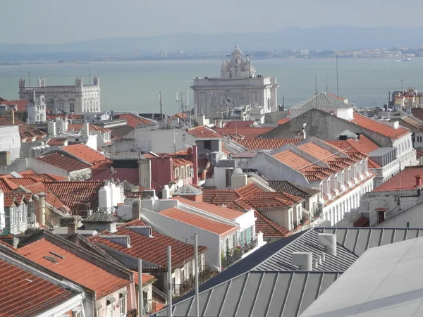 Czerwone dachy Lizbony — Zdjęcie stockowe