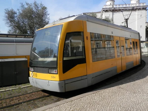 Eléctrico Lisboa Amarelo Moderno — Fotografia de Stock