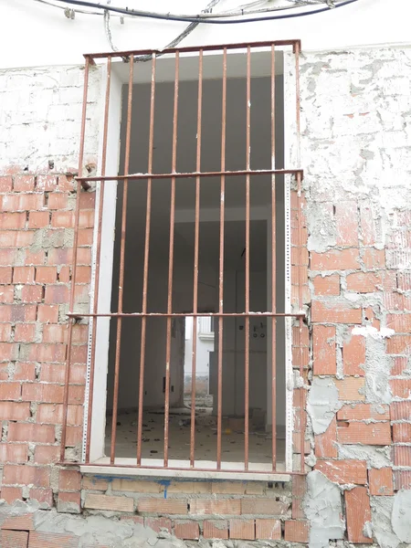 Ventana en edificio abandonado — Foto de Stock