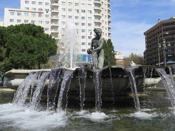 在马德里西班牙广场喷泉 — 图库照片
