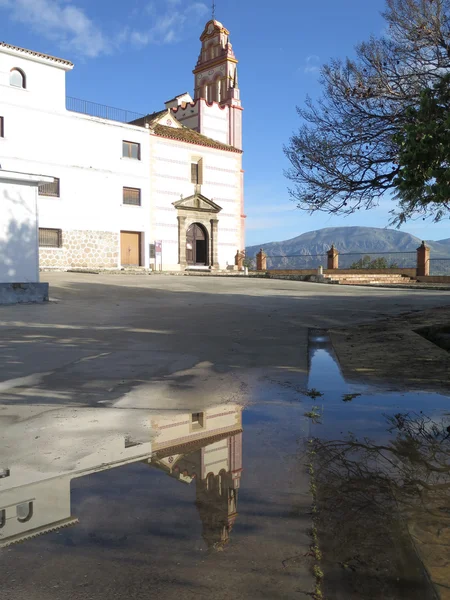 Reflexión charco de agua de lluvia — Foto de Stock