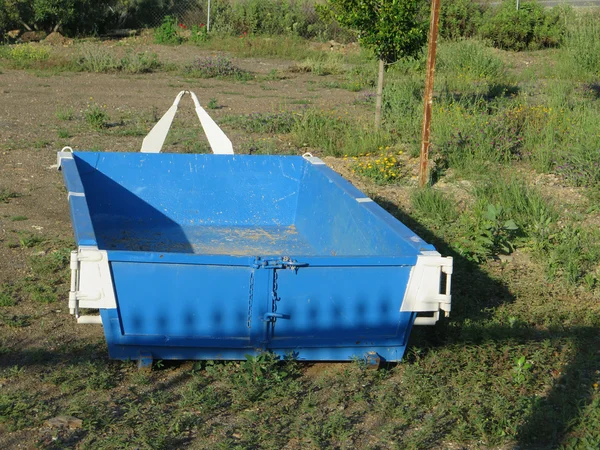 Blue and white builders skip — Stock Photo, Image