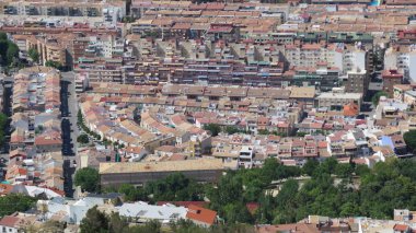 Jaen üzerinde aşağı bakıyor