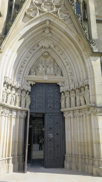 Portal wejściowy do kościoła św. — Zdjęcie stockowe