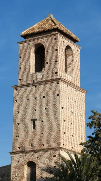 Budynki Wieży Kwadratowej Zamku Arabskim Andaluzyjskiej Miejscowości — Zdjęcie stockowe