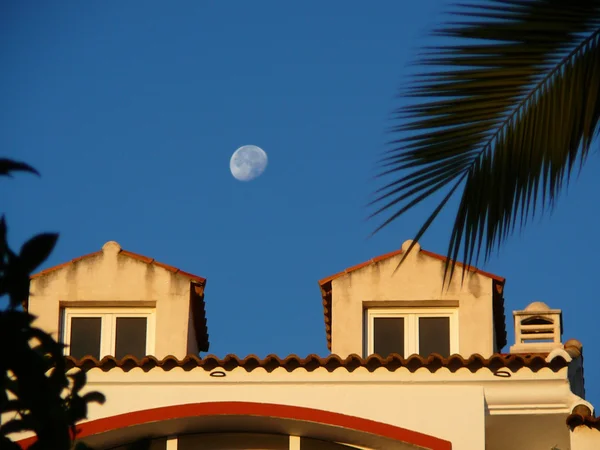 Pleine lune sur Alora — Photo