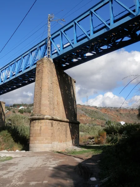 Ponte ferroviária azul — Fotografia de Stock