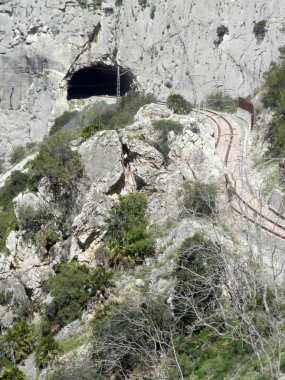 Demiryolu ve El Chorro gorge tünelde